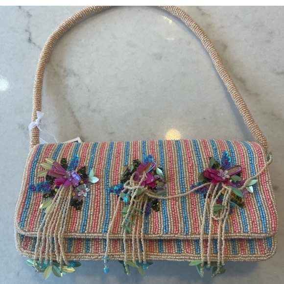 Handbags - Beaded decorative handbag. Snap closure! New tags